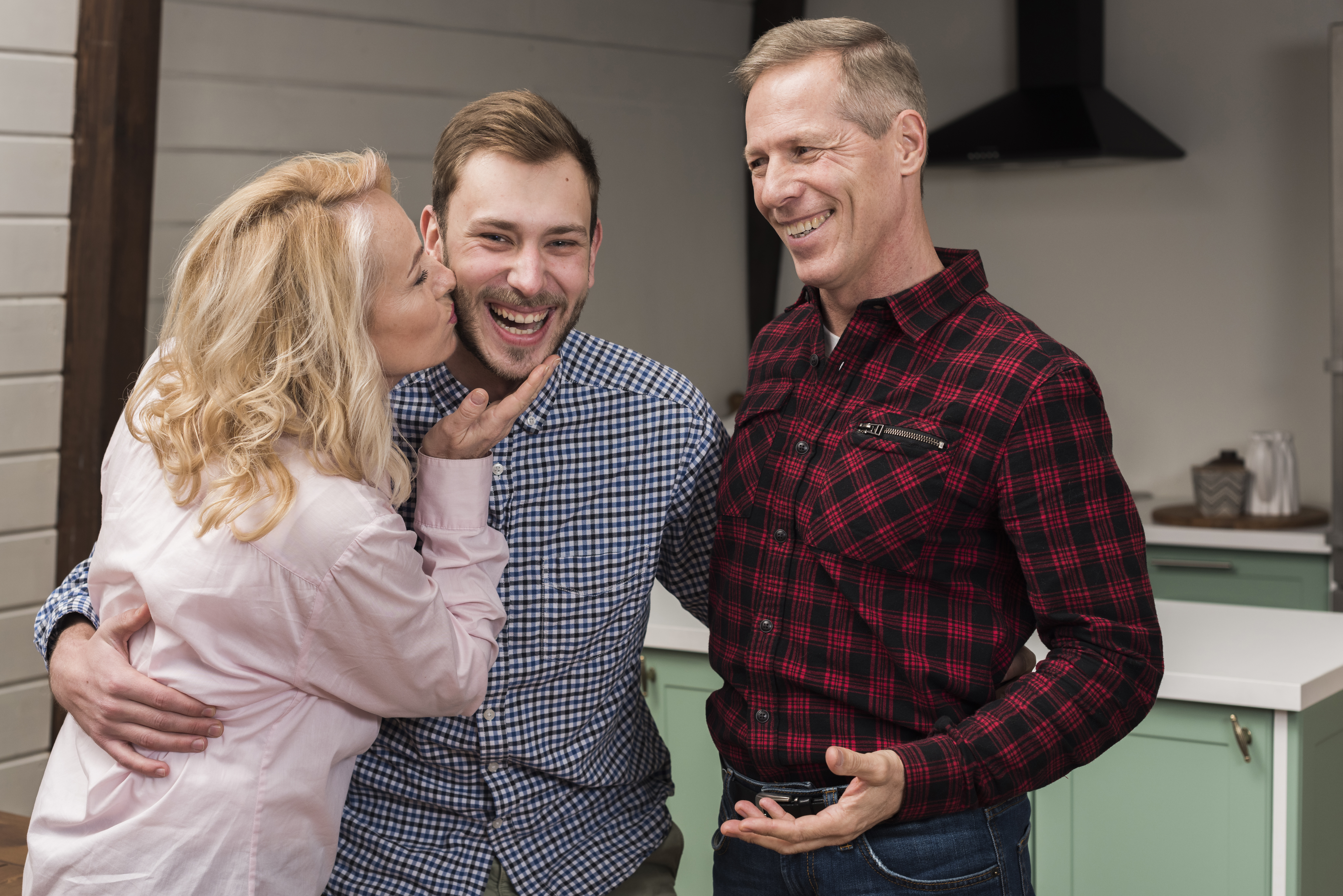 confiant dans le choix du fils, parents sereins